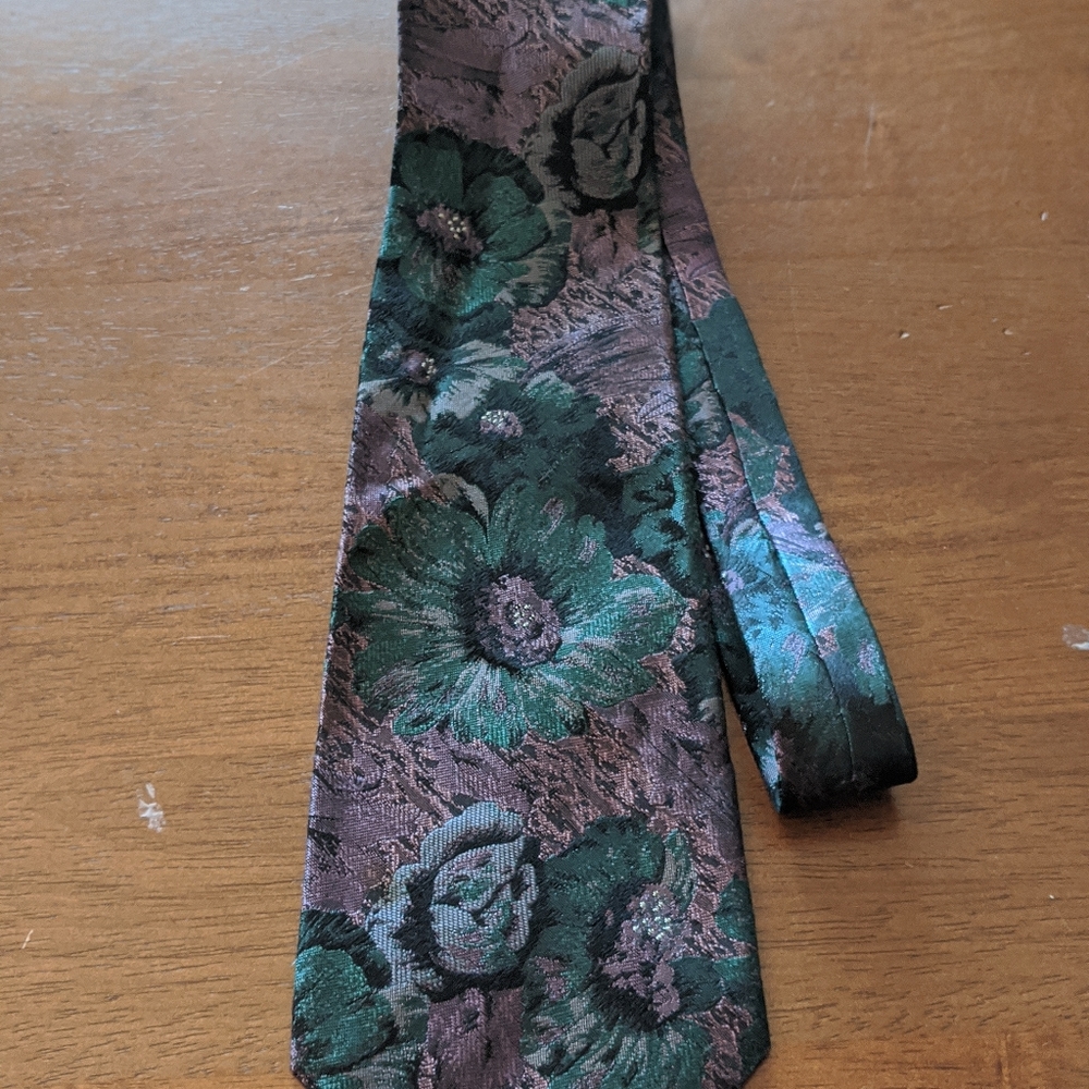 Caramel By The Sea Tie